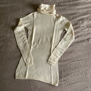 Escada Cream Cashmere Turtleneck Sweater